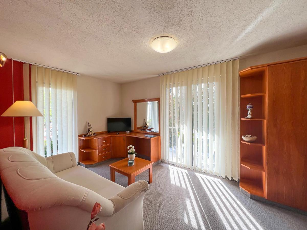 Heviz Apartman ヘーヴィーズ エクステリア 写真