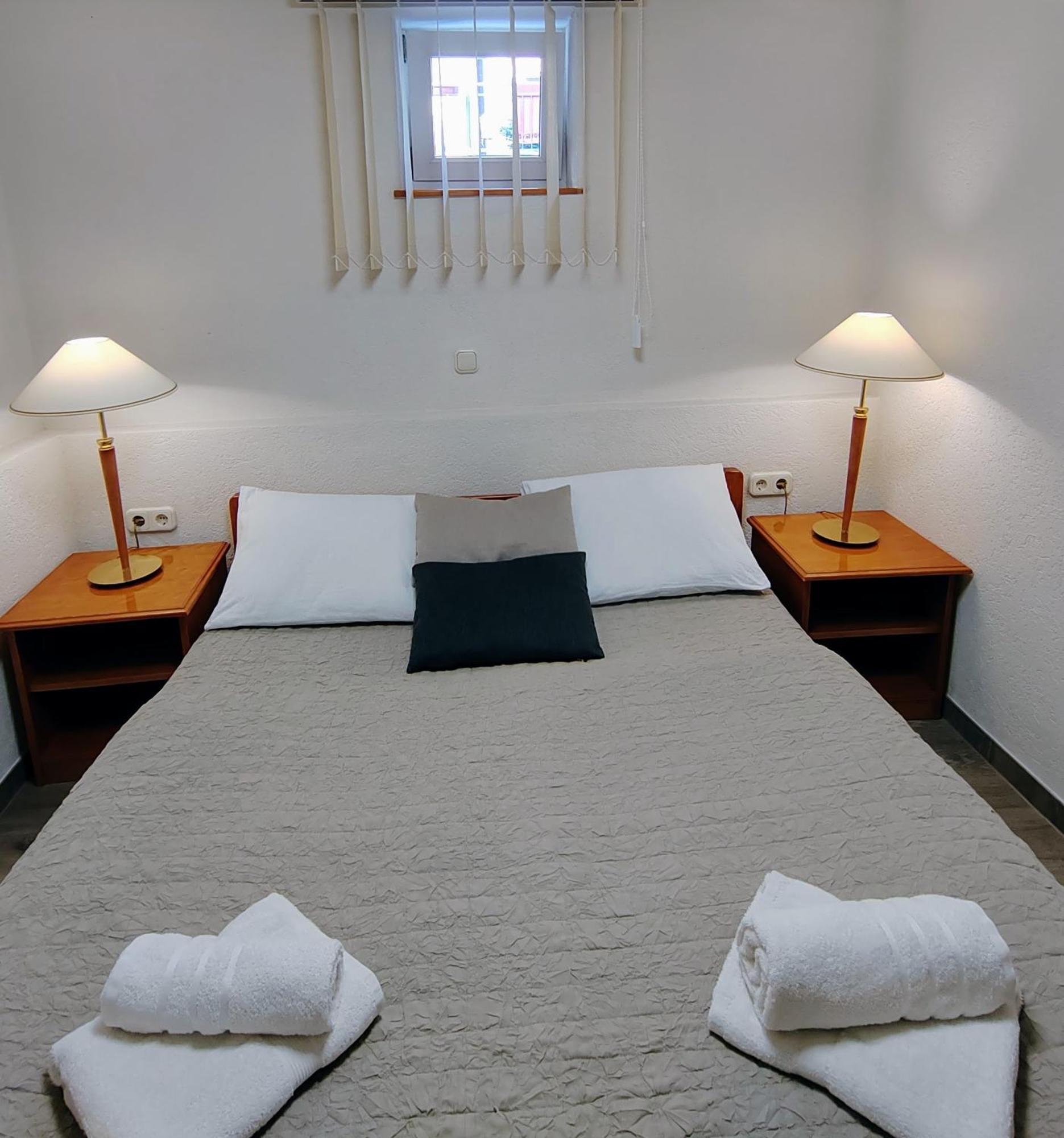 Heviz Apartman ヘーヴィーズ エクステリア 写真