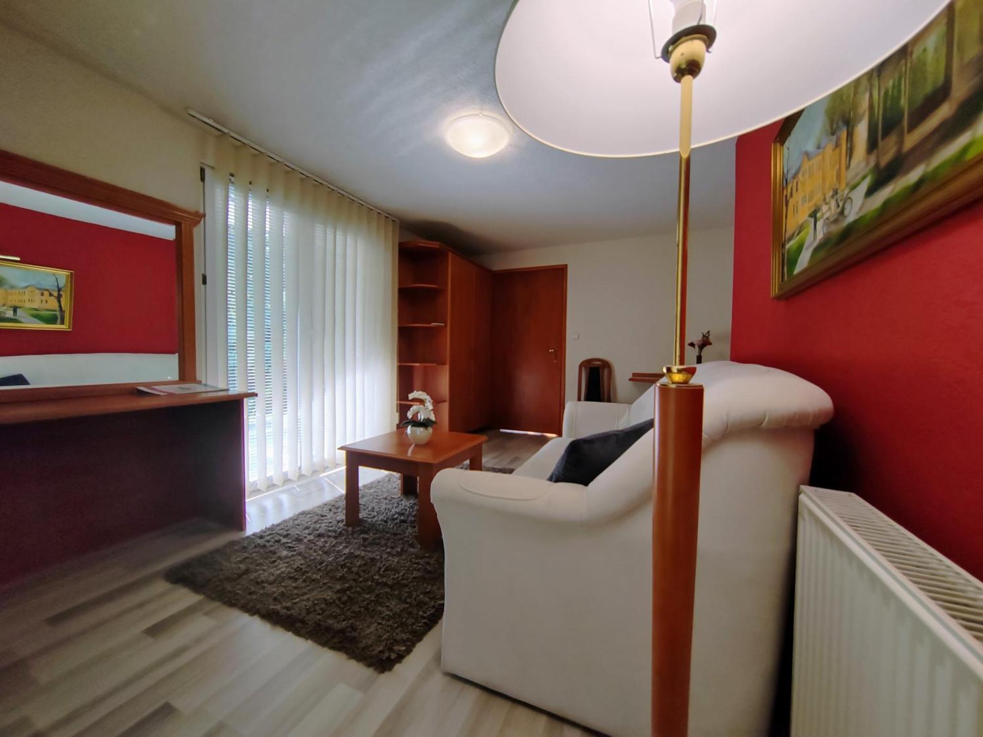 Heviz Apartman ヘーヴィーズ エクステリア 写真