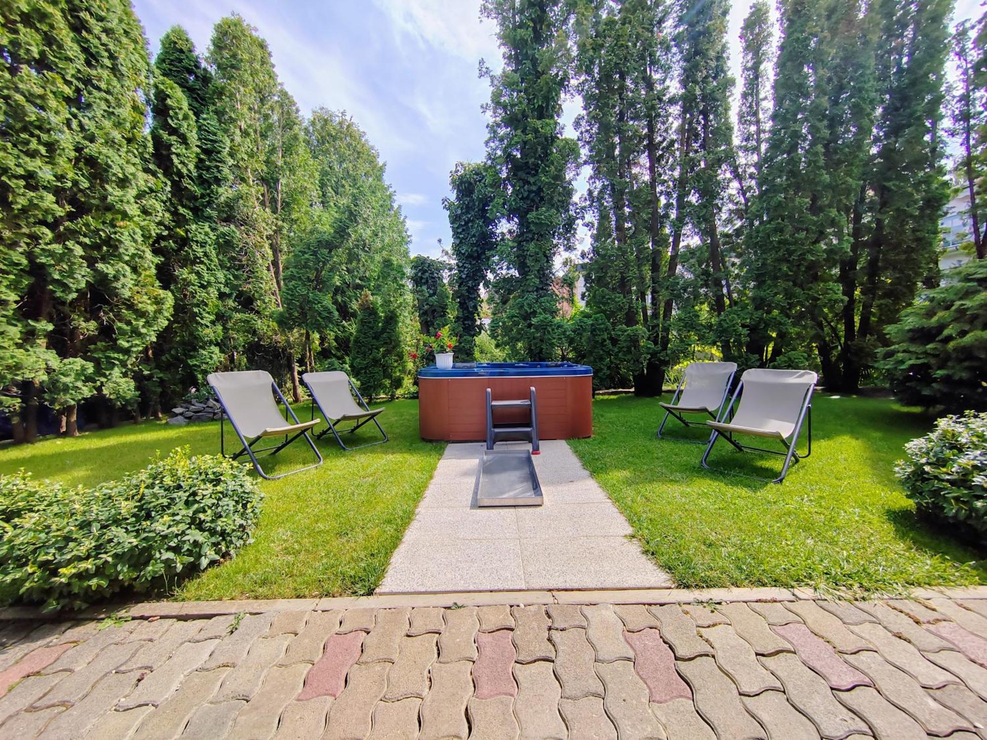 Heviz Apartman ヘーヴィーズ エクステリア 写真